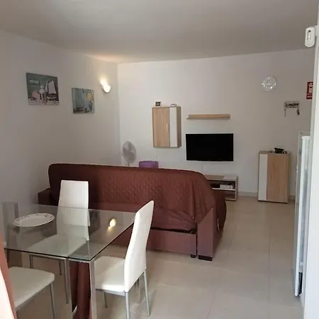 Private With Air Condition And Pool